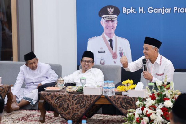 Ganjar Pranowo Kaji Insentif Guru Keagamaan Jadi Program Nasional