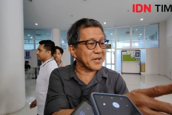 Kronologi Adu Mulut Rocky Gerung dengan Silfester Matutina