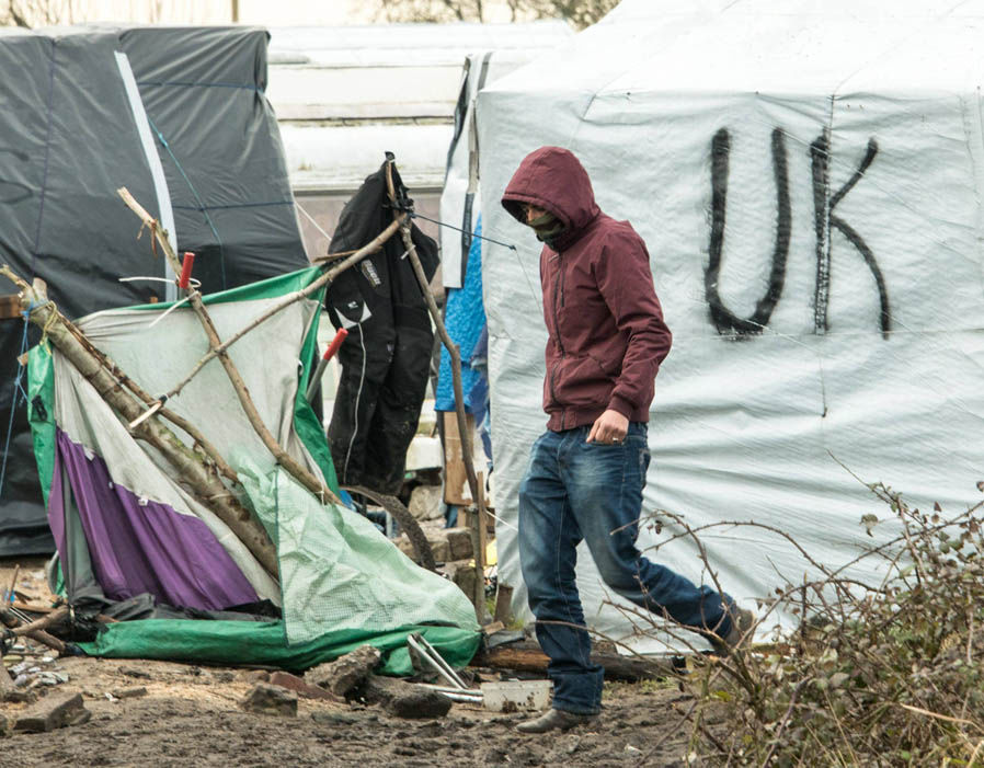 Calais migrants ATTACKED Jude Law&rsquo;s security team when he visited The Jungle
