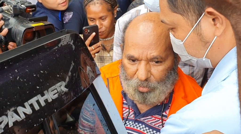 usut-kasus-lukas-enembe-plh-gubernur-papua-dipanggil-kpk