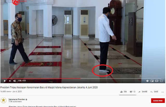 Presiden jokowi masuk masjid pake sepatu? Cek faktanya