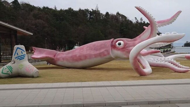 tarik-kunjungan-wisatawan-jepang-bangun-monumen-aneh-senilai-rp-32-miliar