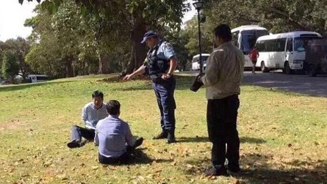 woman-in-china-uses-restaurant-s-bowl-as-a-mini-toilet-for-her-kid
