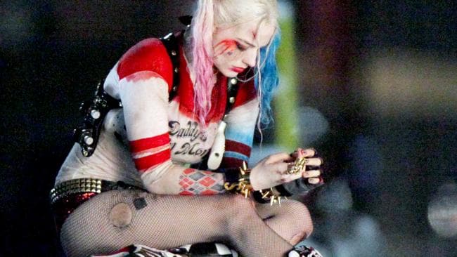 Galeri Celana Unyu Margot Robbie di Suicide Squad (mulus 20++)