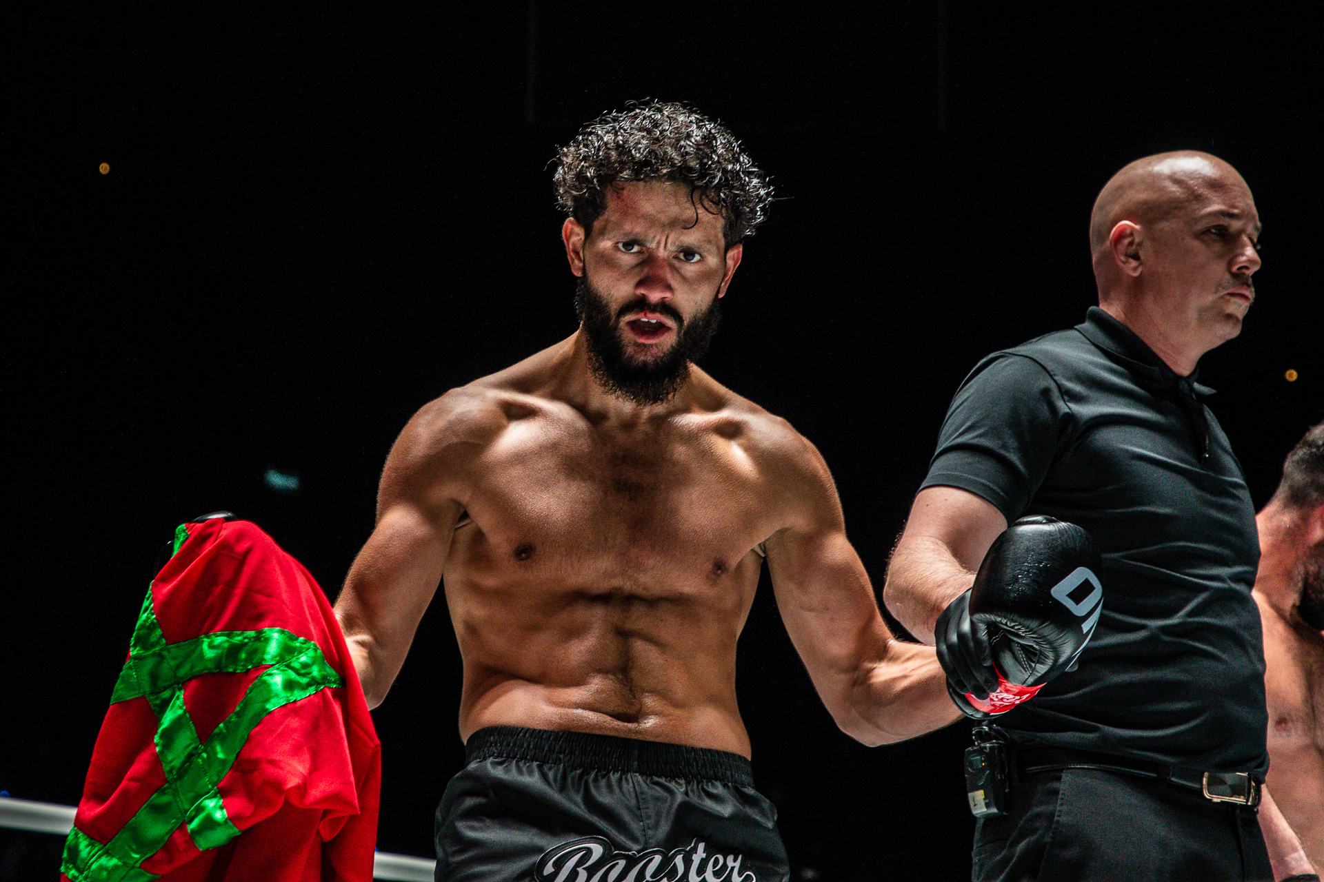 Ennahachi Pertanyakan Kemampuan Kickboxing Anane