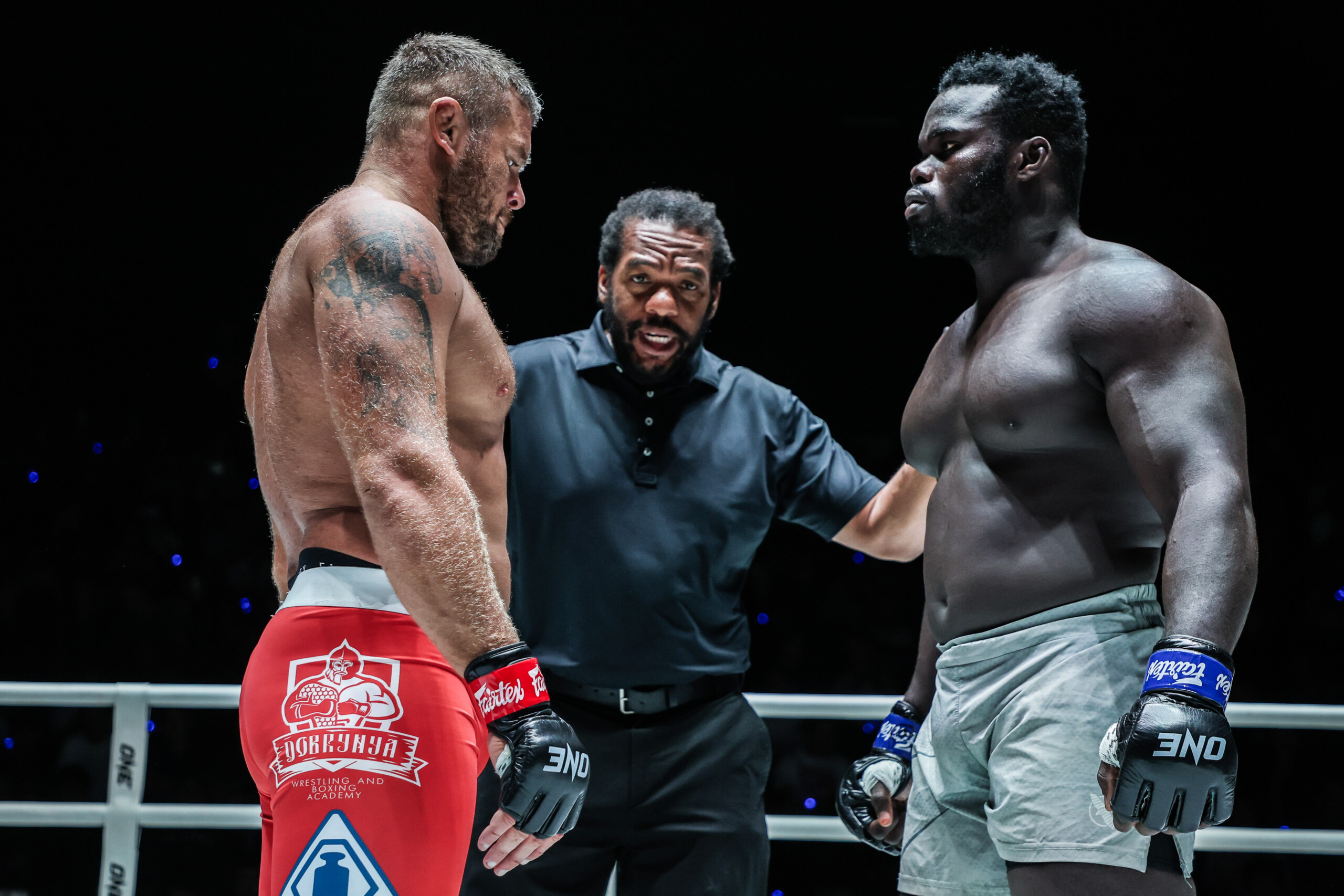 Reug Reug Vs. Anatoly Malykhin II Jadi Partai Utama The Inner Circle Pada 15 Mei