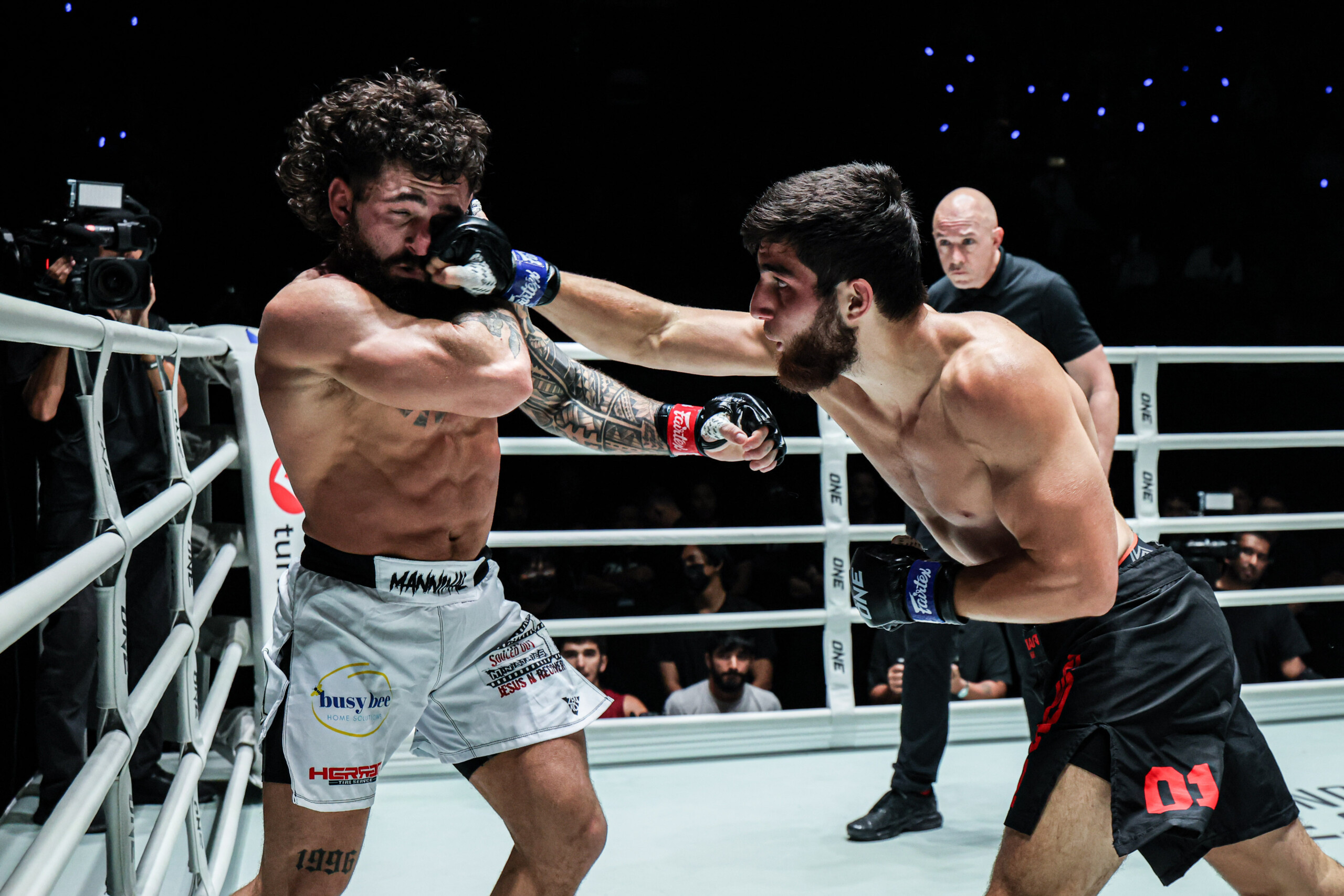 ONE Fight Night 42: Dzhabir Dzhabrailov Hentikan Chase Mann, Jaga Rekor Sempurna