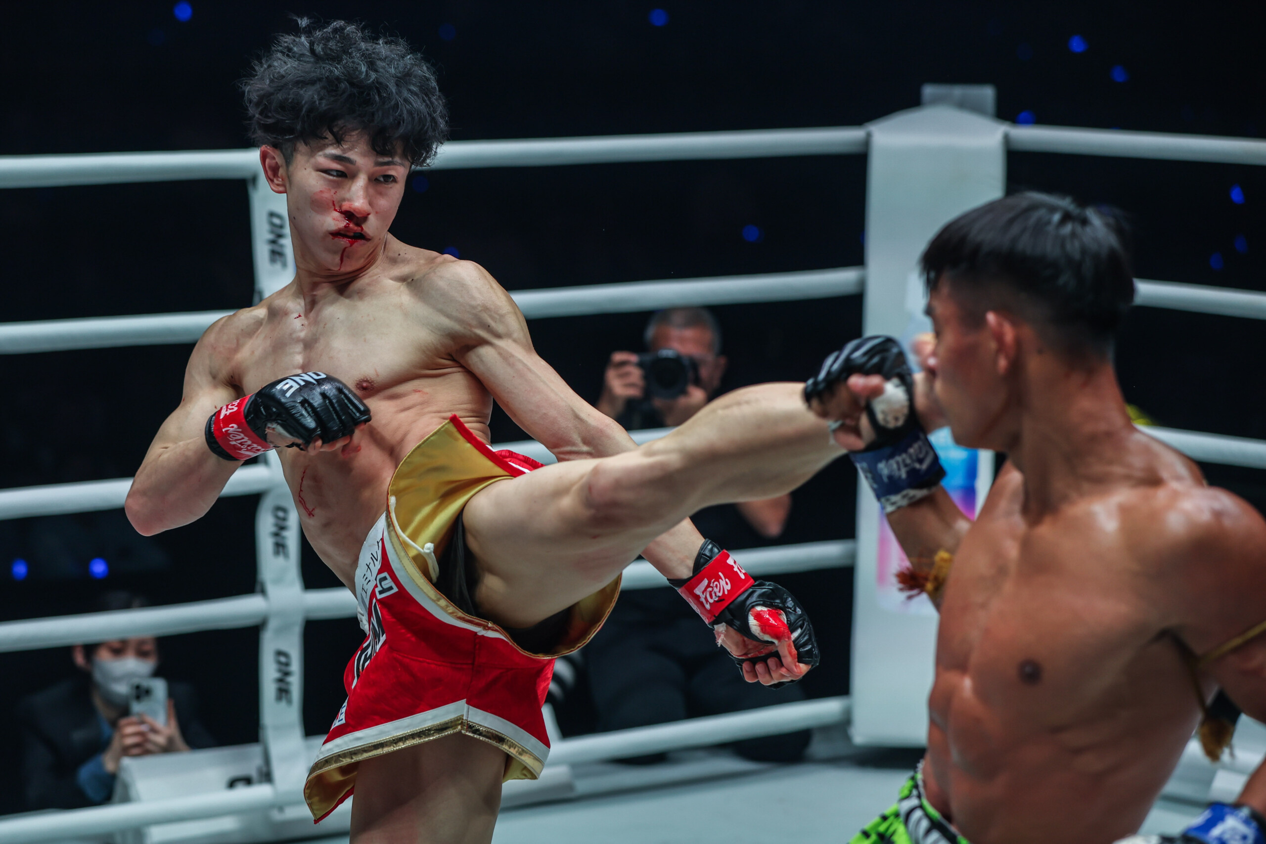 Nadaka Pertahankan Gelar Muay Thai Berkat Kemenangan Atas Songchainoi