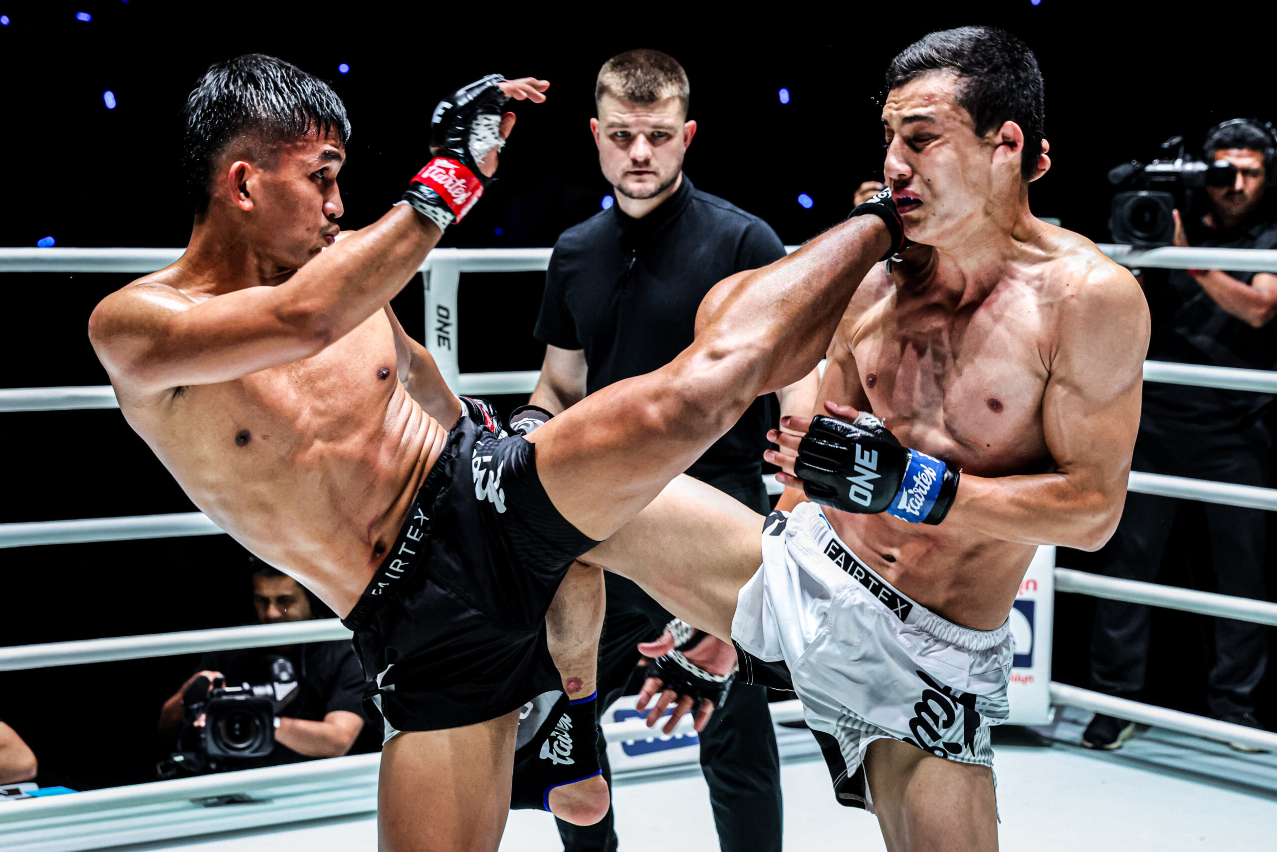 Hasil ONE Friday Fights 156: Serangan Brutal Ke Tubuh Antar Kongsuk Hentikan Anisjon