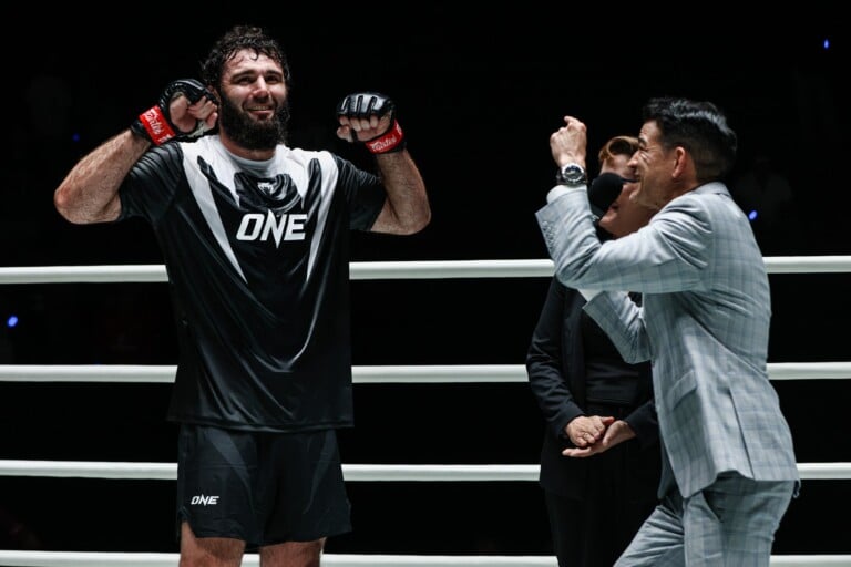 shamil-erdogan-tundukkan-paul-elliott-di-partai-utama-one-fight-night-48