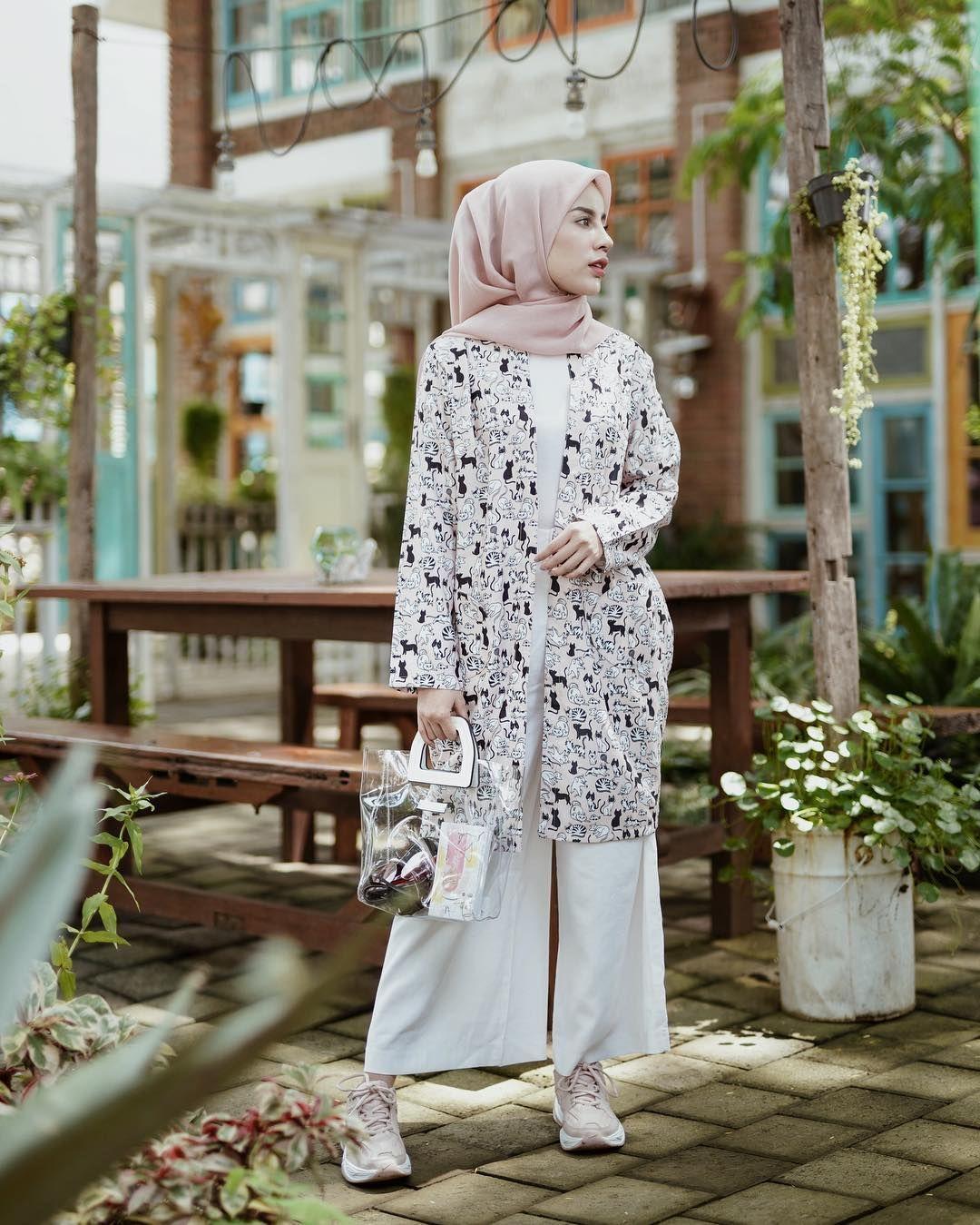 sista hijabers suka ke pantai ? ini referensi style hijab 2019 yang pas.