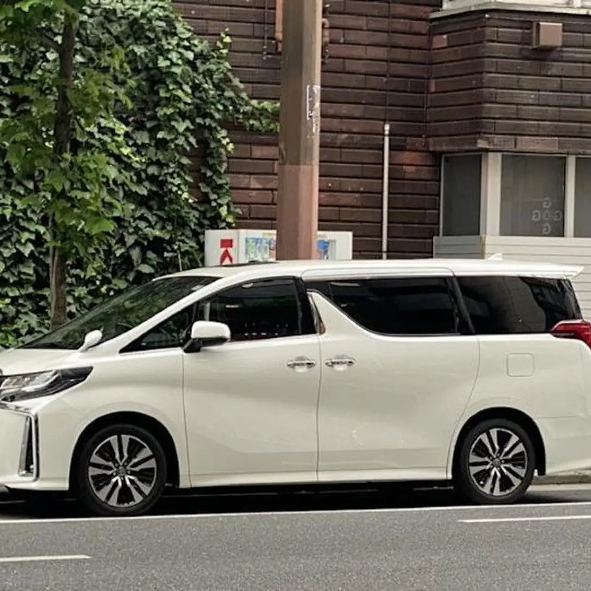 Pajak Tinggi Picu Harga Toyota Alphard Indonesia Dua Kali Lipat Jepang