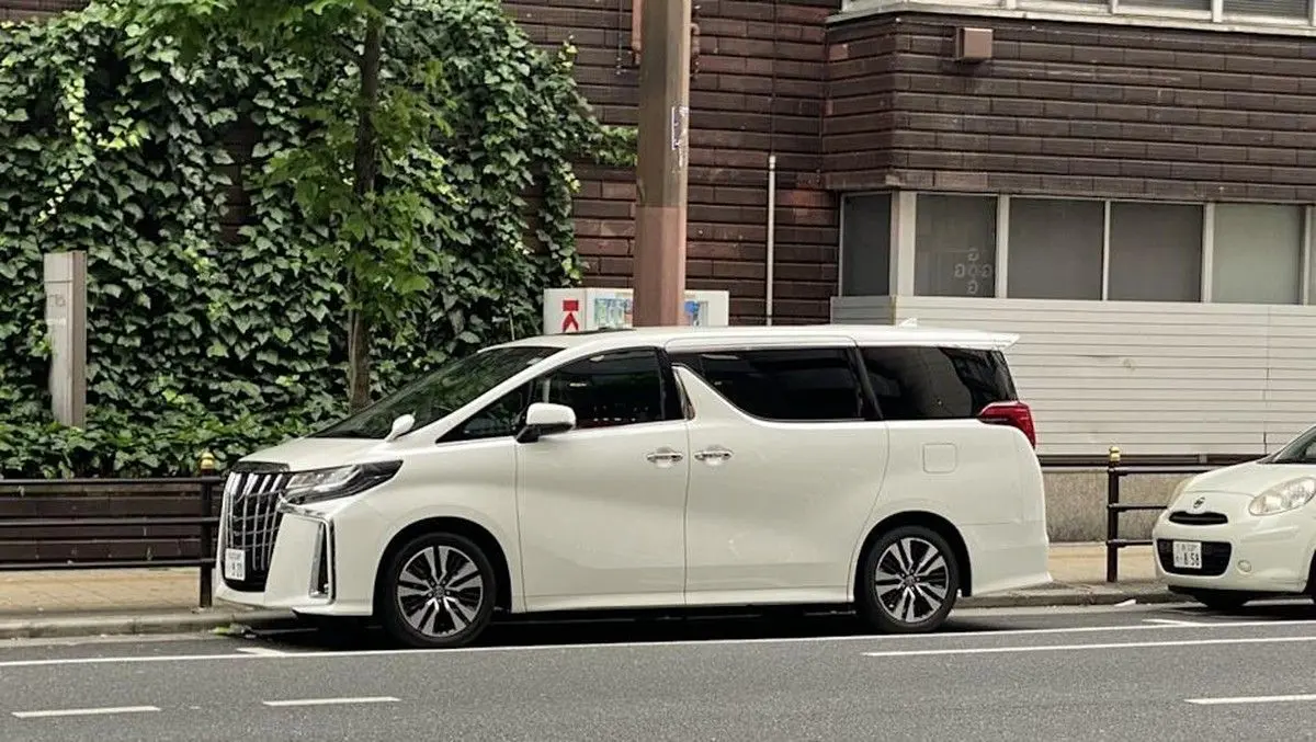 Pajak Tinggi Picu Harga Toyota Alphard Indonesia Dua Kali Lipat Jepang