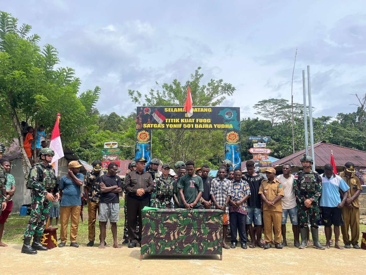 Pendekatan Damai Satgas Yonif 501/BY Bawa Delapan Anggota OPM Kembali ke NKRI