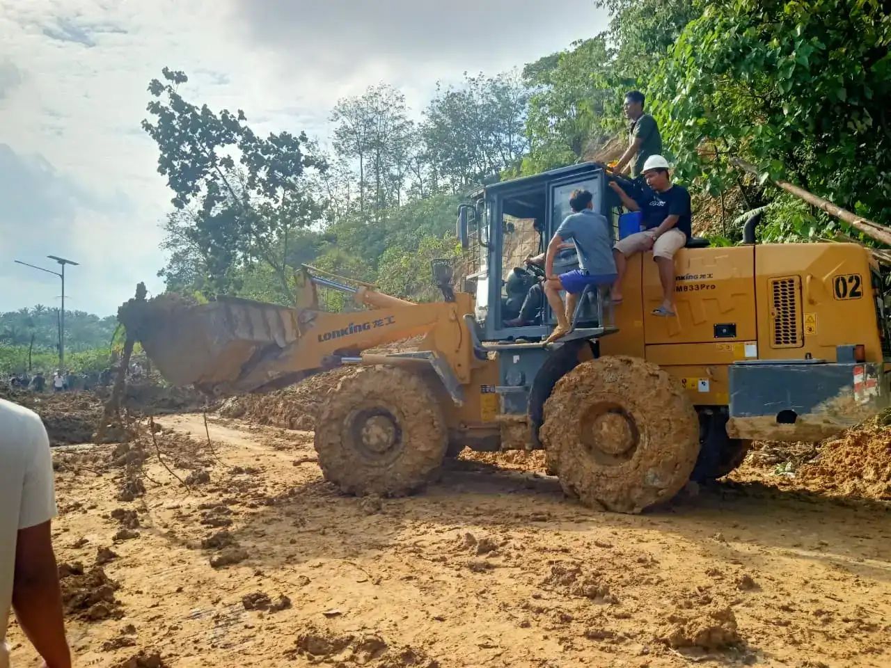 Warga Aceh Tamiang Belum Makan 4 Hari, Bertahan Minum Air Banjir