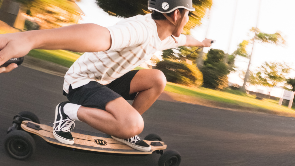 Tertarik Menggunakan E-Board? Berikut Panduan Skateboard Listrik untuk Pemula