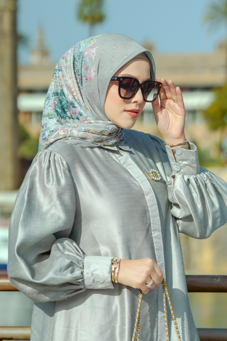 7 Tips Tampil Chic dan Stylish dengan Jilbab Motif