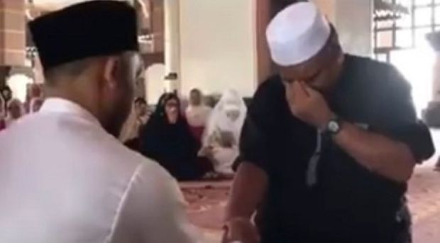Selamat Hari Ayah Nasional, Ini Kisah Viral Pengorbanan Ayah Kepada Anaknya