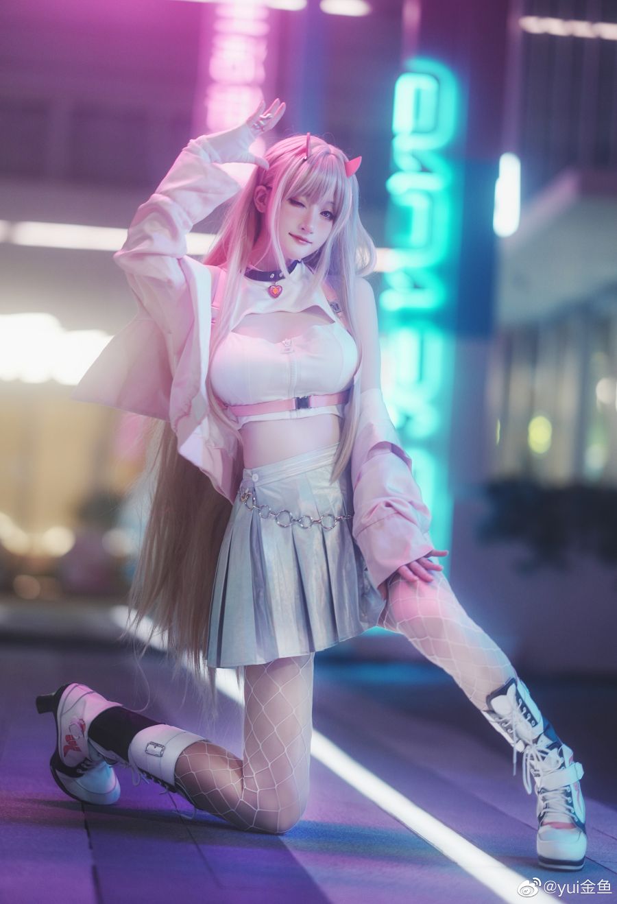 Nikmati Keindahan Cosplay Viper dari NIKKE: Karya Brilian Cosplayer Cina!