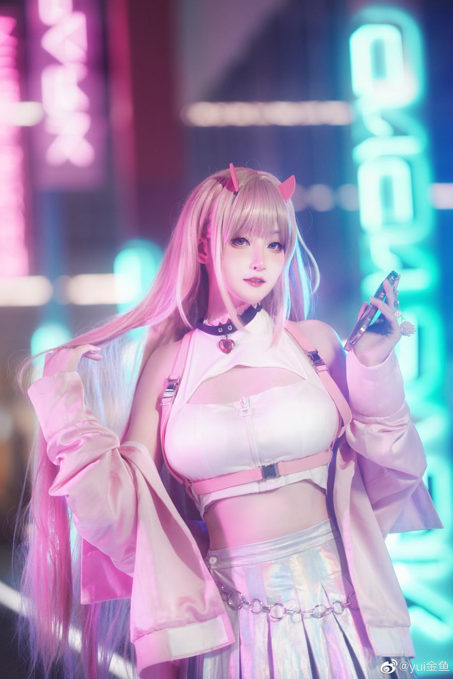 Nikmati Keindahan Cosplay Viper dari NIKKE: Karya Brilian Cosplayer Cina!