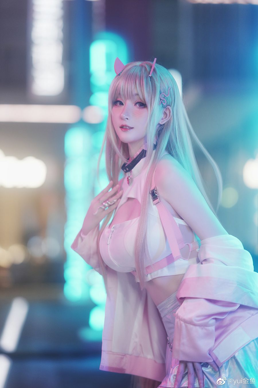 Nikmati Keindahan Cosplay Viper dari NIKKE: Karya Brilian Cosplayer Cina!
