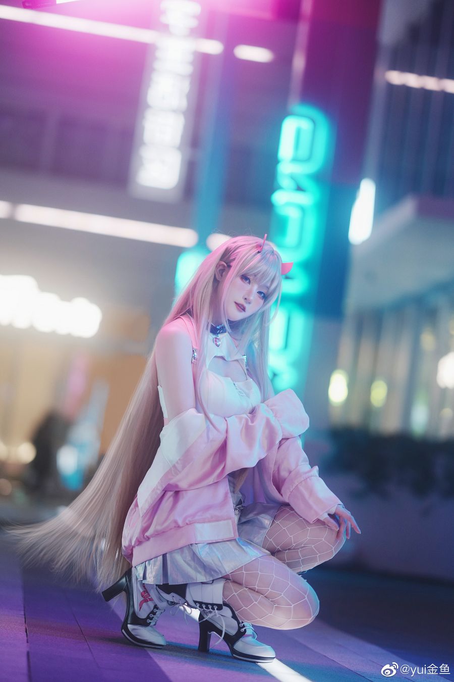 Nikmati Keindahan Cosplay Viper dari NIKKE: Karya Brilian Cosplayer Cina!