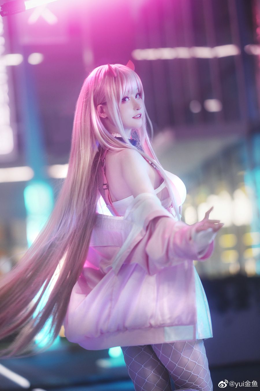 Nikmati Keindahan Cosplay Viper dari NIKKE: Karya Brilian Cosplayer Cina!