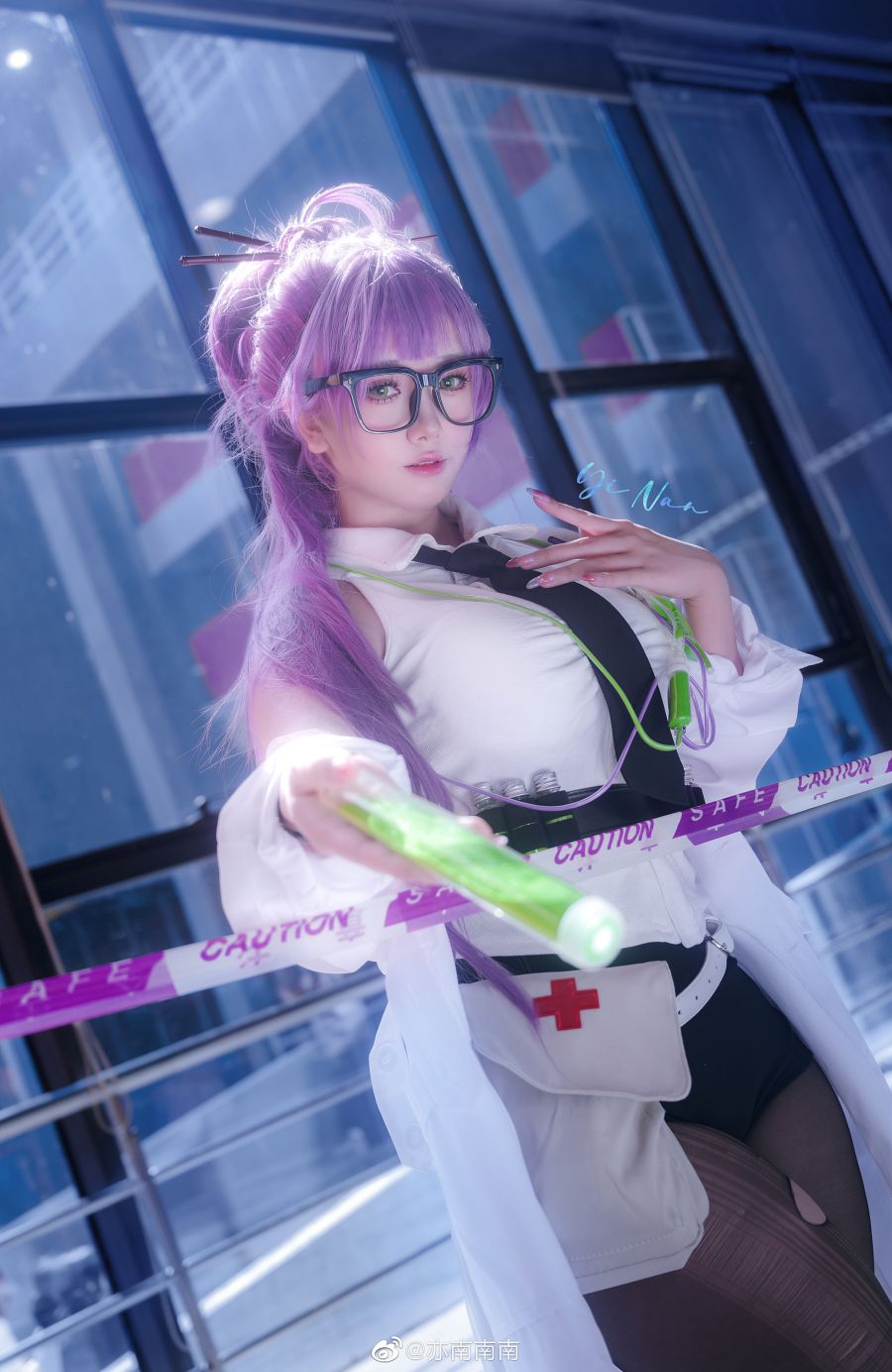 Cosplay Ether dari NIKKE, Pesona Gadis Berkacamata dari Cina yang Sangat Imut