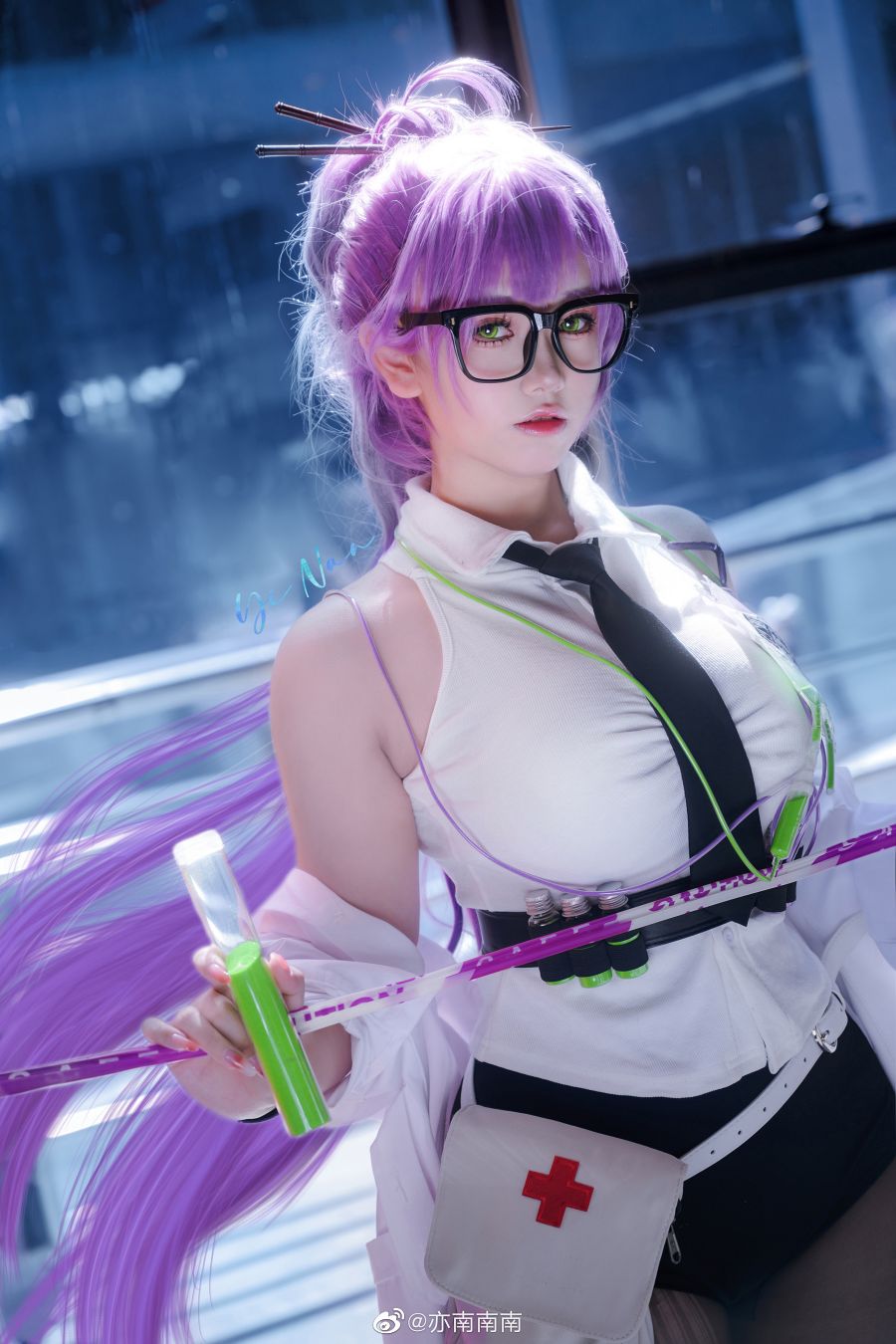 Cosplay Ether dari NIKKE, Pesona Gadis Berkacamata dari Cina yang Sangat Imut