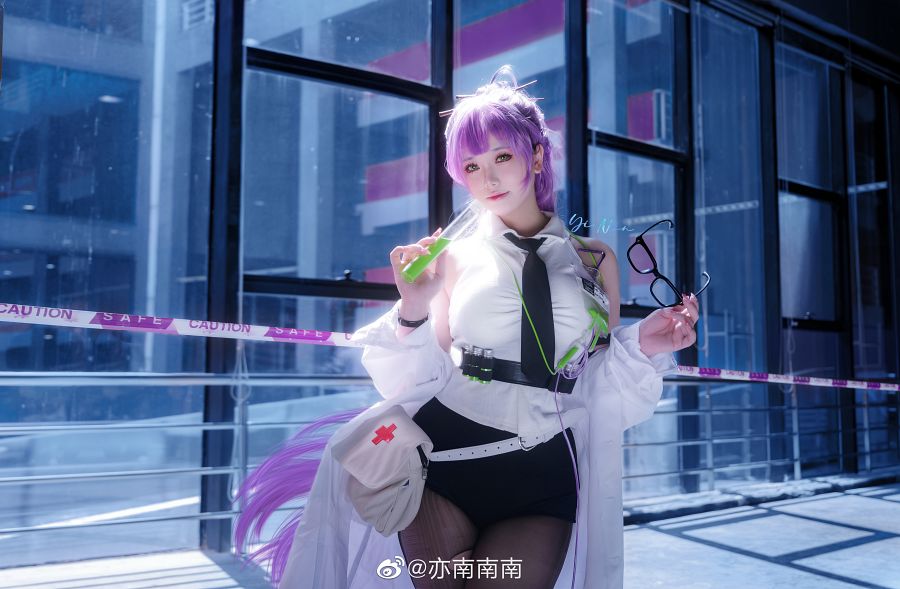 Cosplay Ether dari NIKKE, Pesona Gadis Berkacamata dari Cina yang Sangat Imut