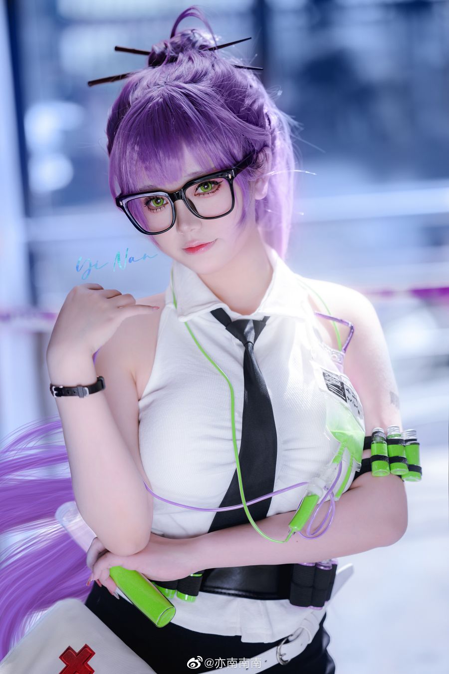Cosplay Ether dari NIKKE, Pesona Gadis Berkacamata dari Cina yang Sangat Imut