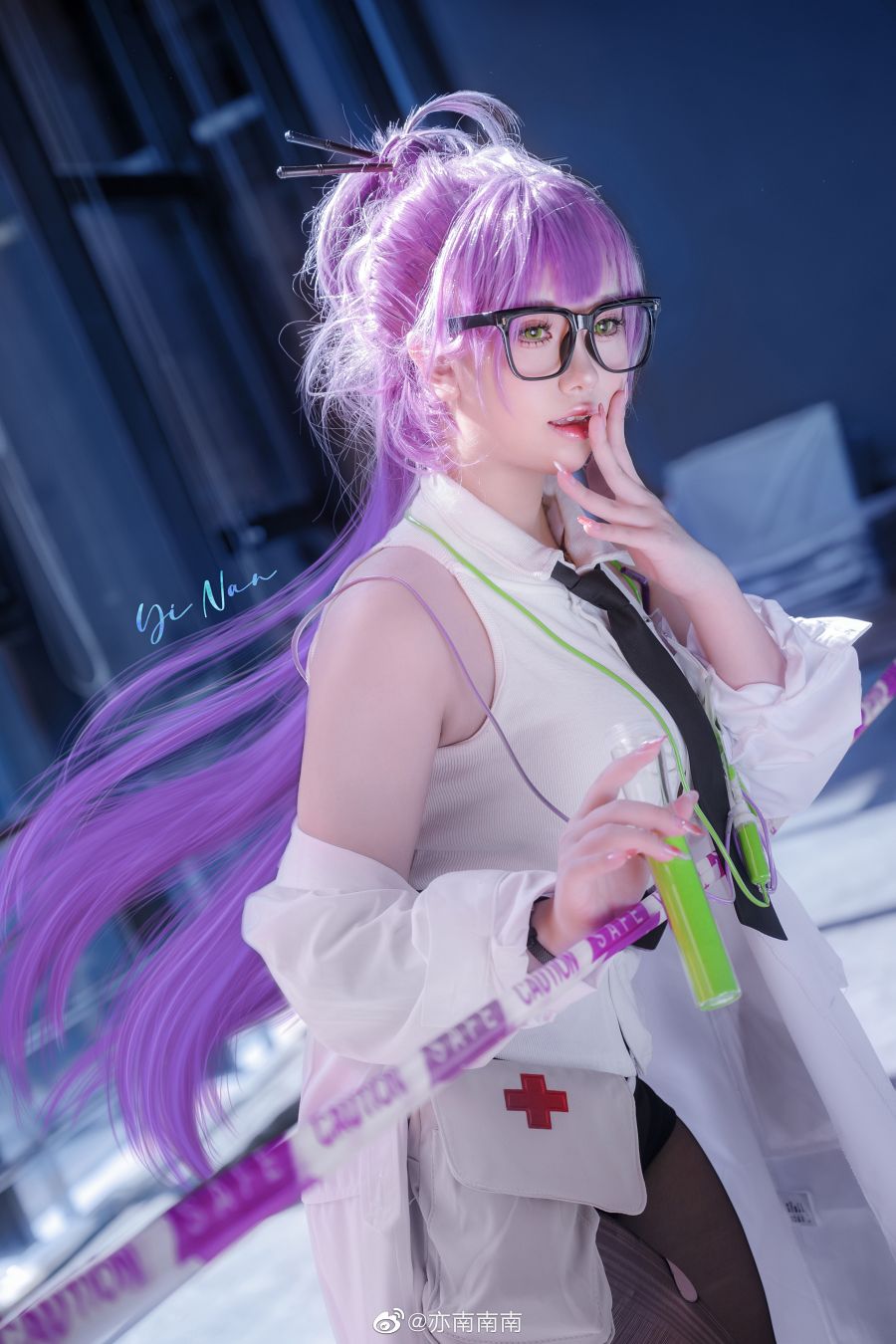 Cosplay Ether dari NIKKE, Pesona Gadis Berkacamata dari Cina yang Sangat Imut