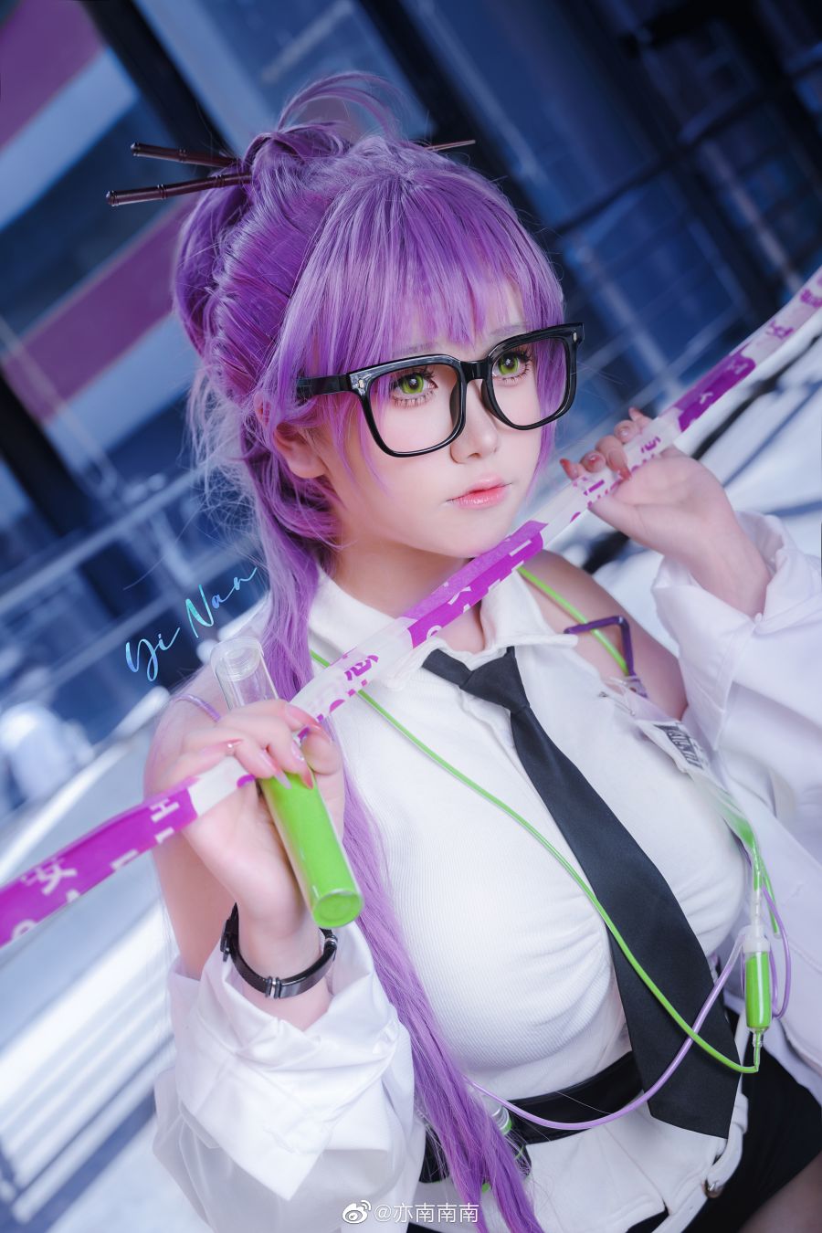 Cosplay Ether dari NIKKE, Pesona Gadis Berkacamata dari Cina yang Sangat Imut