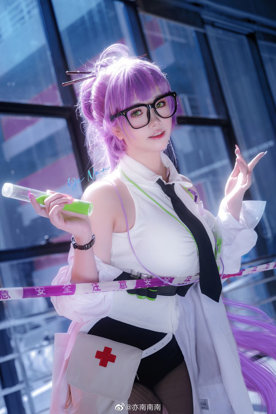 Cosplay Ether dari NIKKE, Pesona Gadis Berkacamata dari Cina yang Sangat Imut