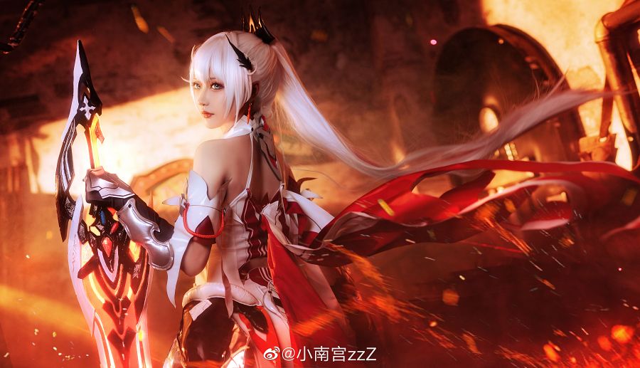 Cantik & Ganas! Cosplay Kiana dari Honkai Impact 3rd yang Super Hot