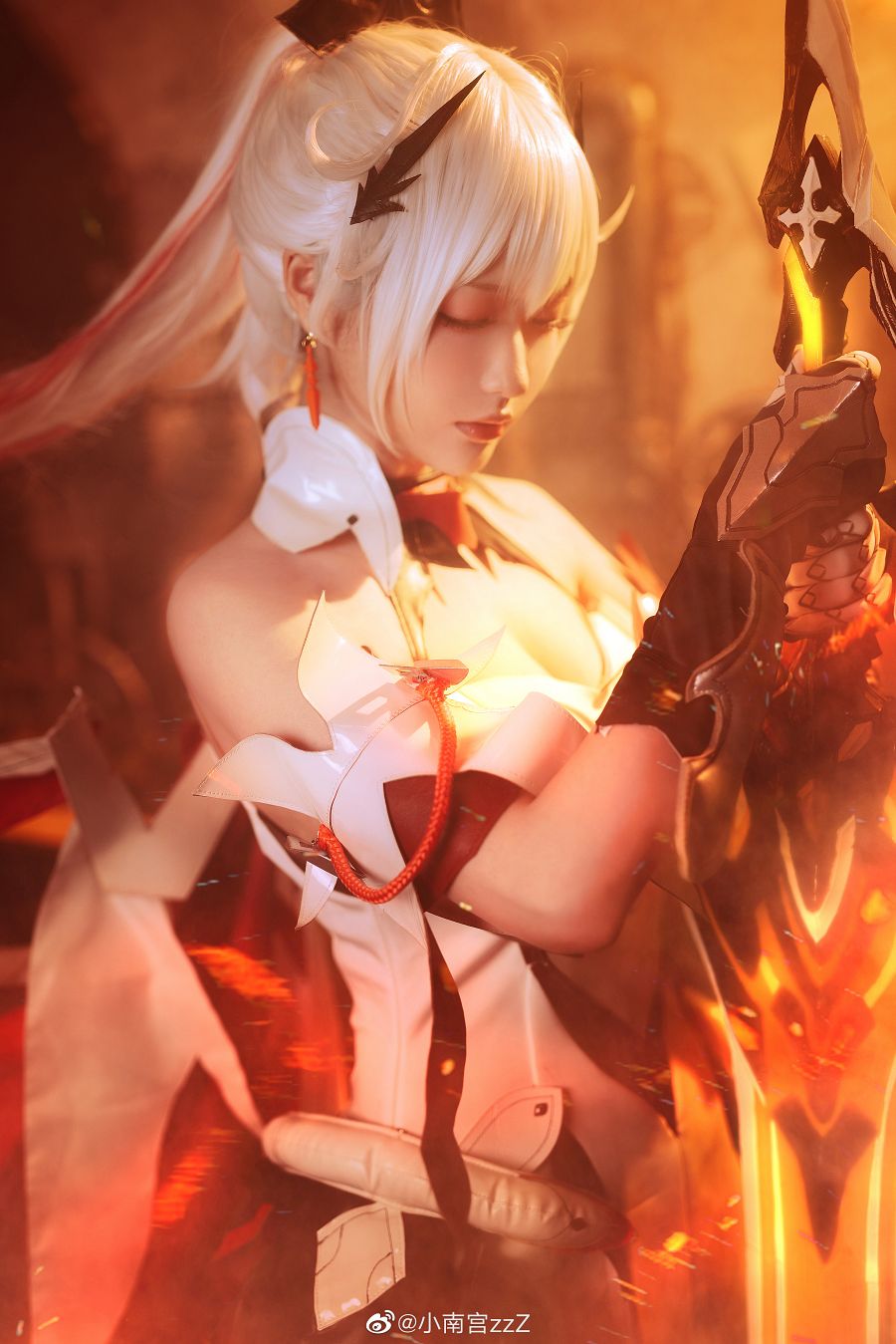 Cantik & Ganas! Cosplay Kiana dari Honkai Impact 3rd yang Super Hot