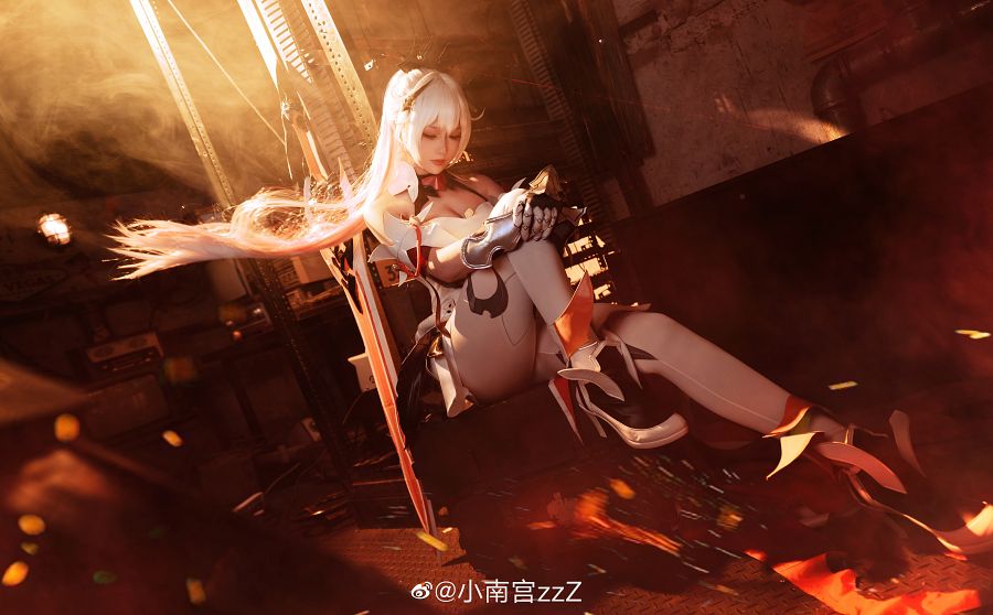 Cantik & Ganas! Cosplay Kiana dari Honkai Impact 3rd yang Super Hot