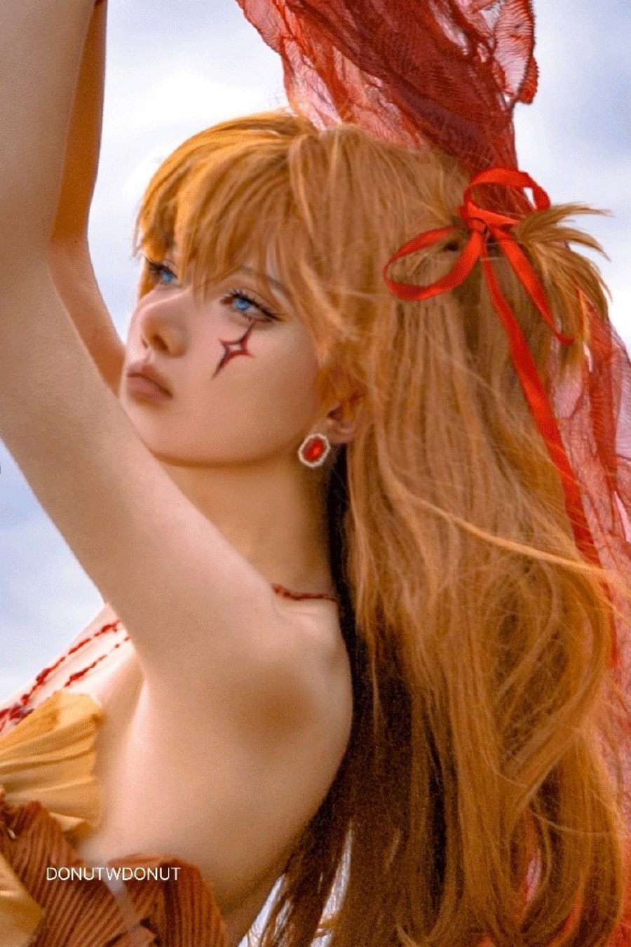 Cosplay Asuka dari Evangelion, Datang dengan Gaun Oranye yang Panas