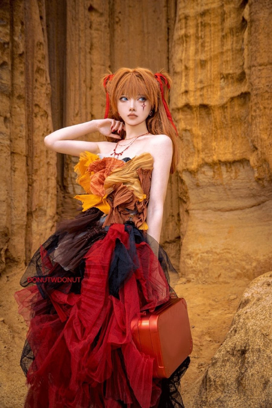 Cosplay Asuka dari Evangelion, Datang dengan Gaun Oranye yang Panas