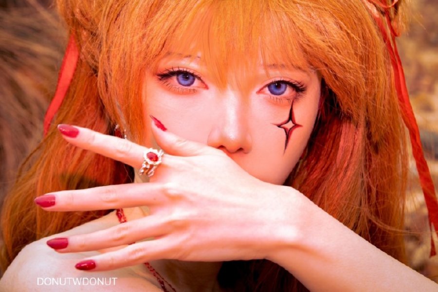 Cosplay Asuka dari Evangelion, Datang dengan Gaun Oranye yang Panas