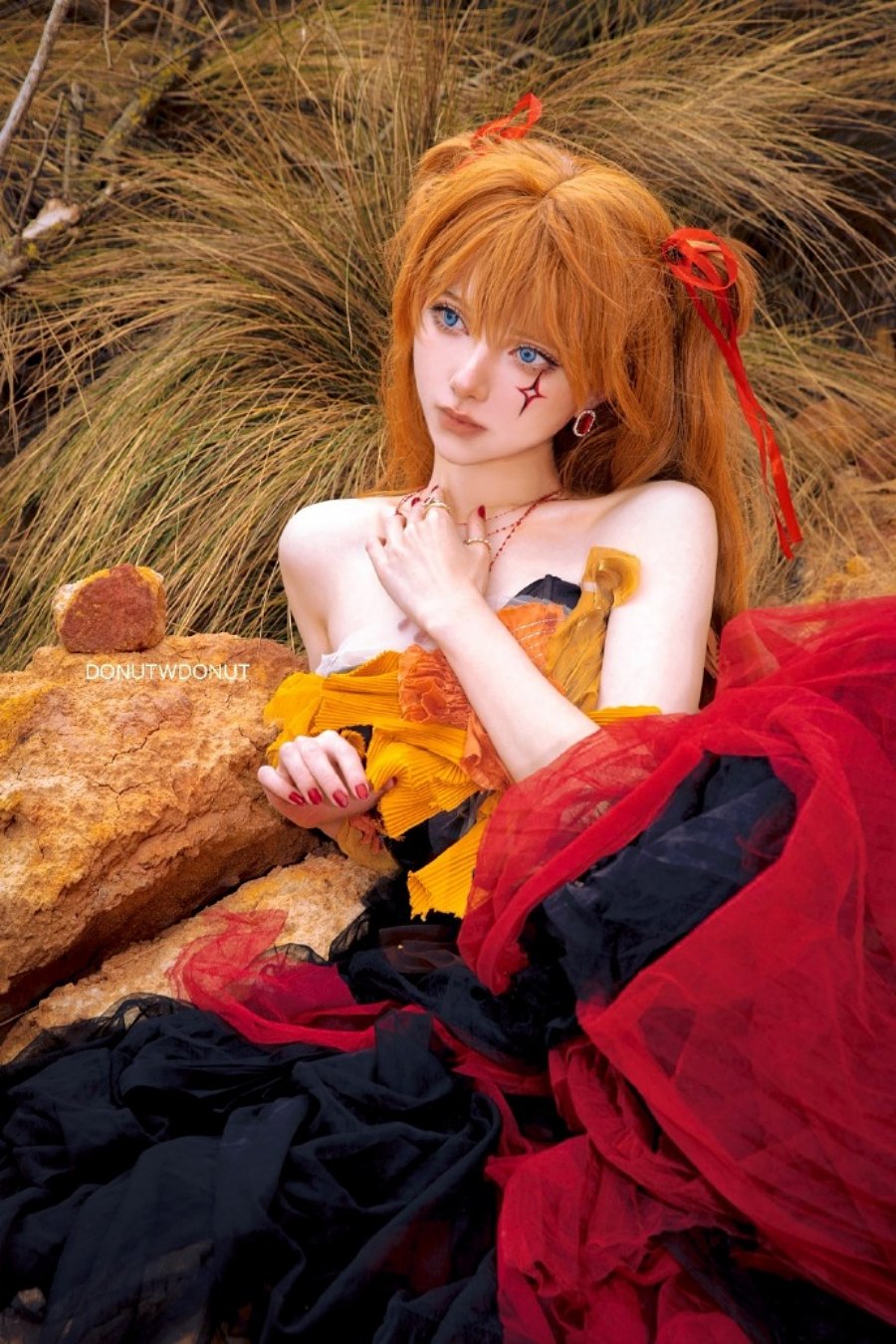 Cosplay Asuka dari Evangelion, Datang dengan Gaun Oranye yang Panas