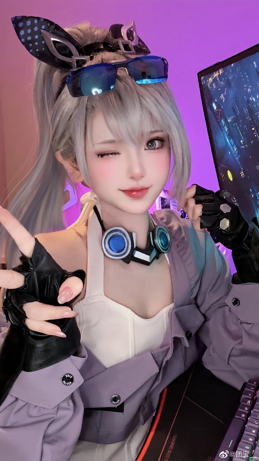 Versi Lucunya, Inilah Cosplay Silver Wolf dari Honkai: Star Rail 