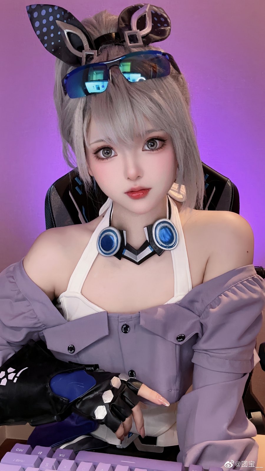 Versi Lucunya, Inilah Cosplay Silver Wolf dari Honkai: Star Rail 