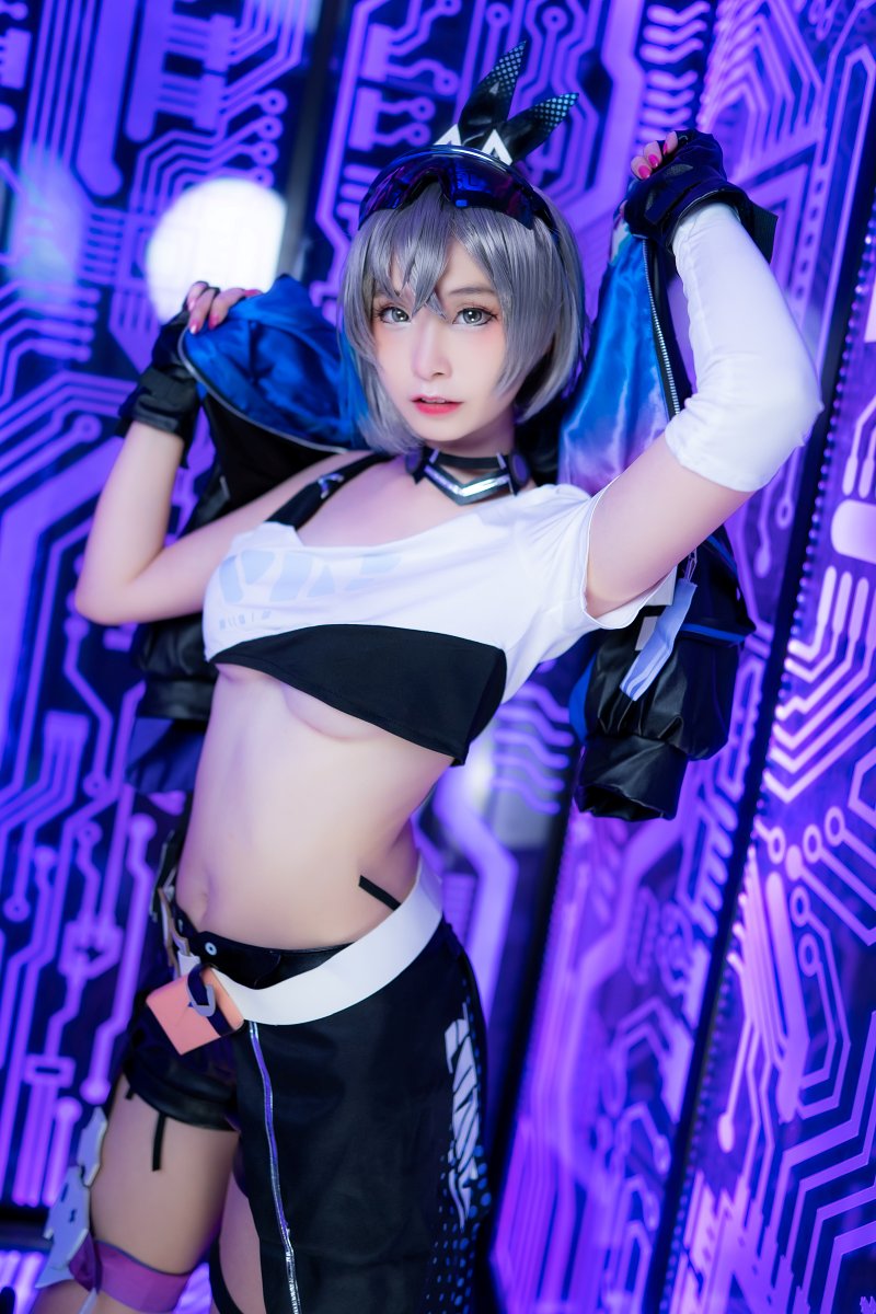 Lucu &amp; Seksi, Cosplay Silver Wolf dari Honkai: Star Rail