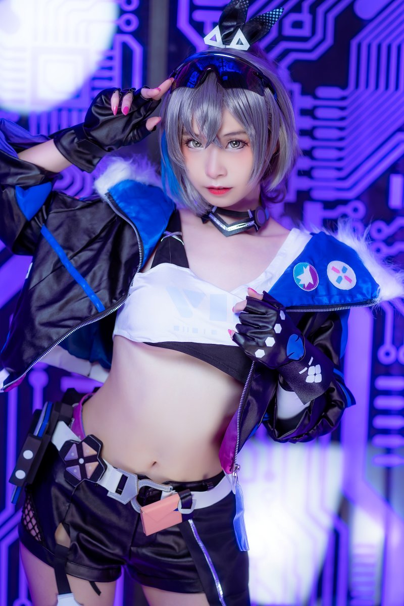 Lucu &amp; Seksi, Cosplay Silver Wolf dari Honkai: Star Rail