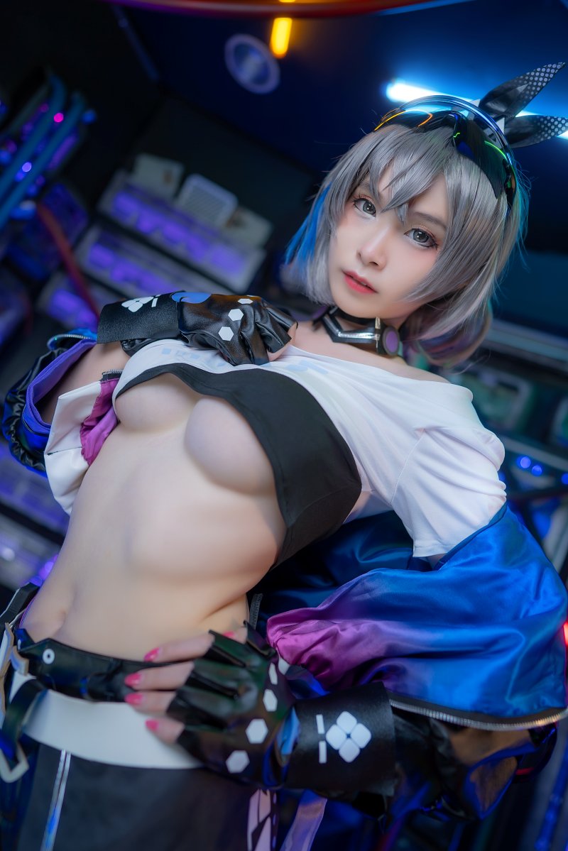 Lucu &amp; Seksi, Cosplay Silver Wolf dari Honkai: Star Rail