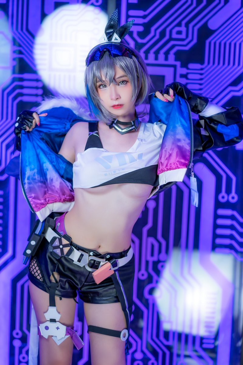 Lucu &amp; Seksi, Cosplay Silver Wolf dari Honkai: Star Rail