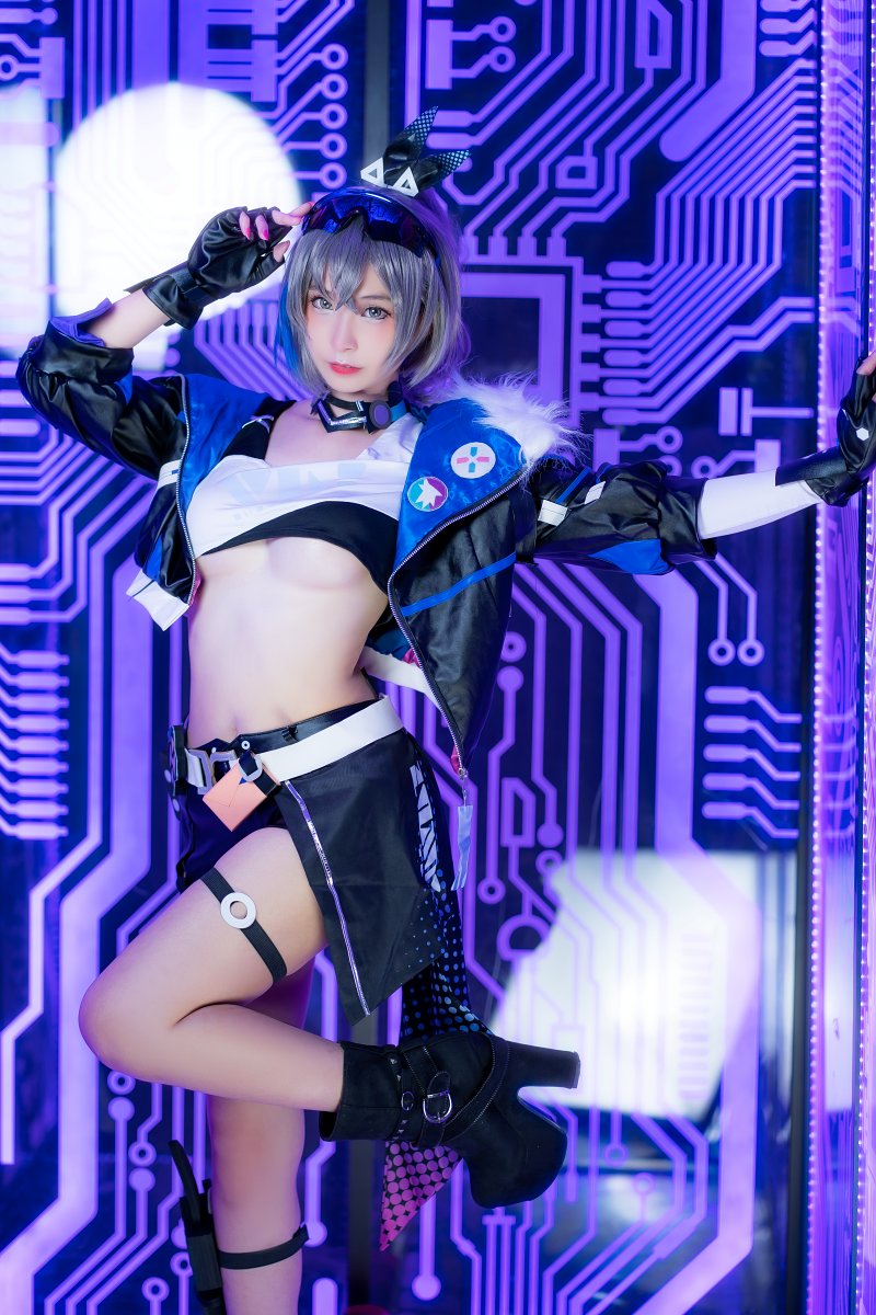 Lucu &amp; Seksi, Cosplay Silver Wolf dari Honkai: Star Rail