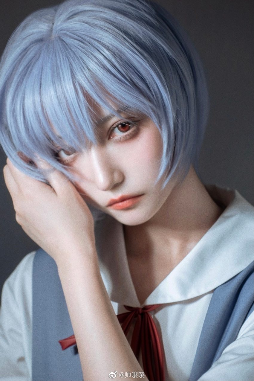 Aneh Tapi Cantik! Cosplay Ayanami Rei dengan Gaya yang Berbeda!