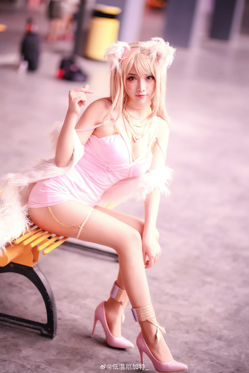 Cosplay Ahri dari League of Legends Dalam Versi Dress Pink yang Cantik